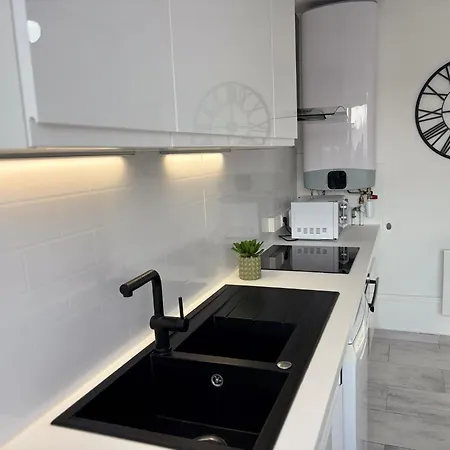 Luxury Stay, Proche Gare & Sanctuaire, Climatisation Apartman *